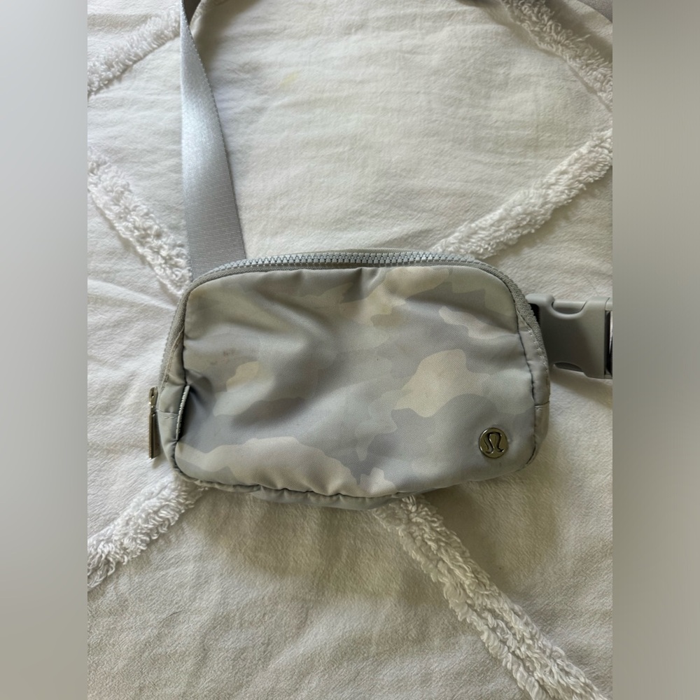 Lululemon Everywhere Belt Bag - white camo color
